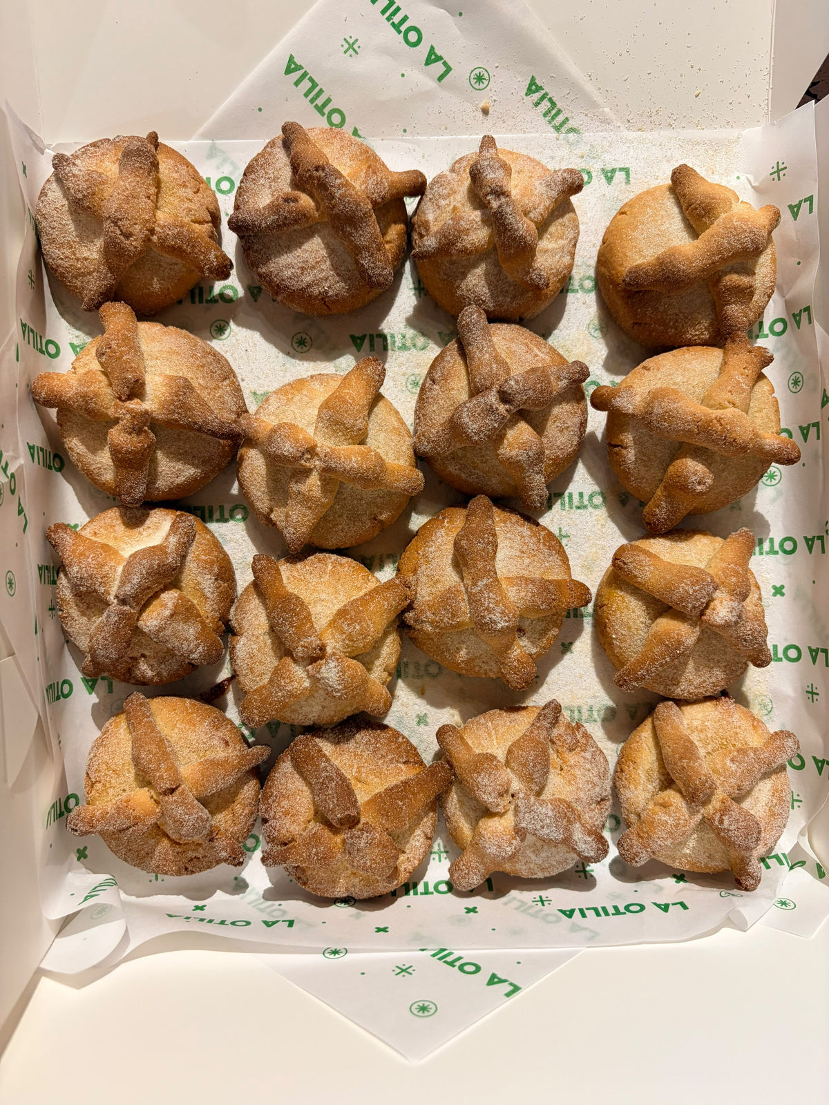 Caja de mini panes de muerto keto