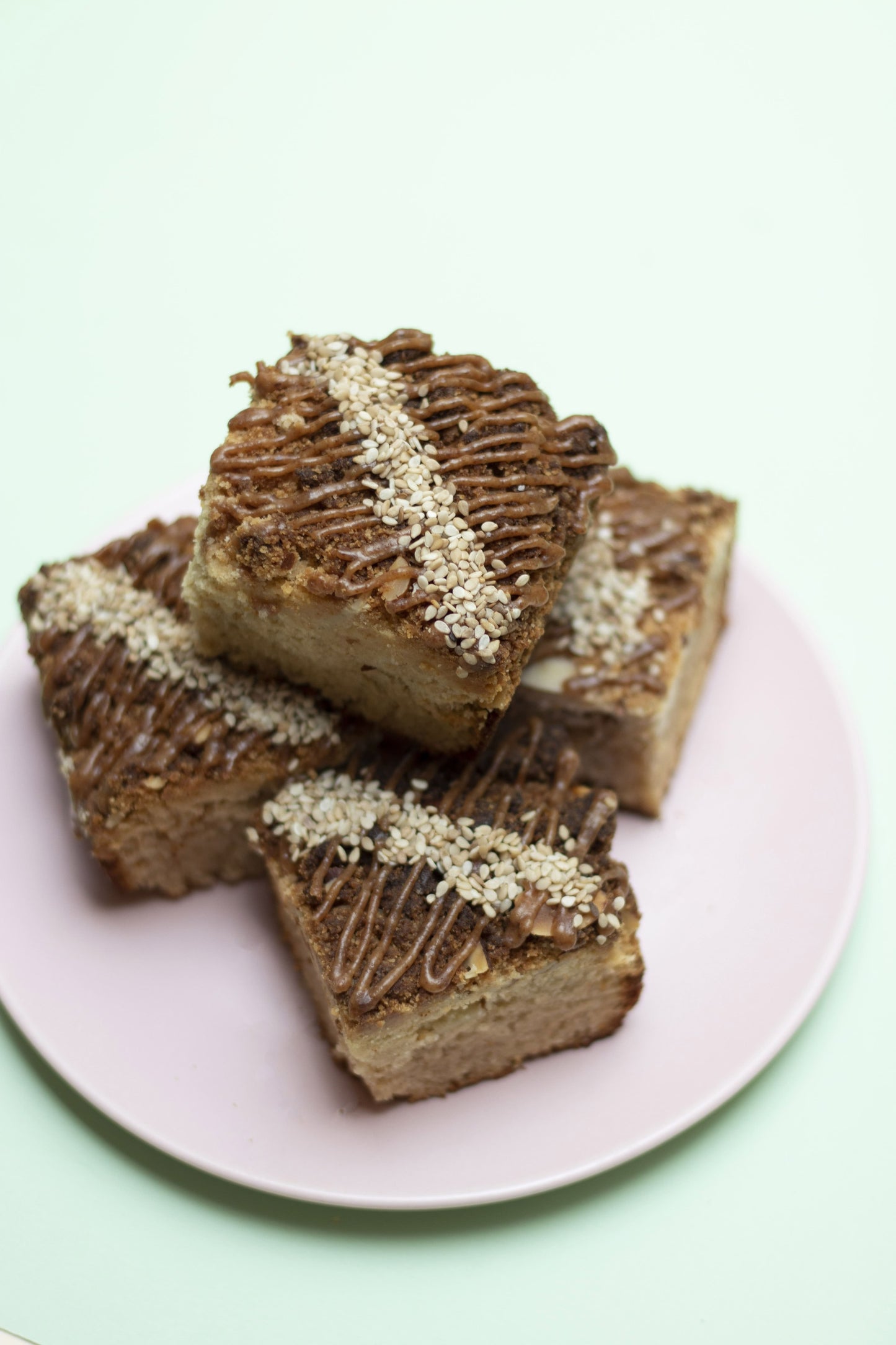 Cuadro de Almendra con Tahini, Chocolate y Coco